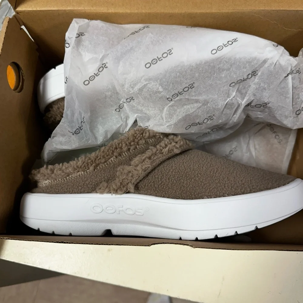 OOFOS Brown Fuzzy Slippers - Picture 4 of 6